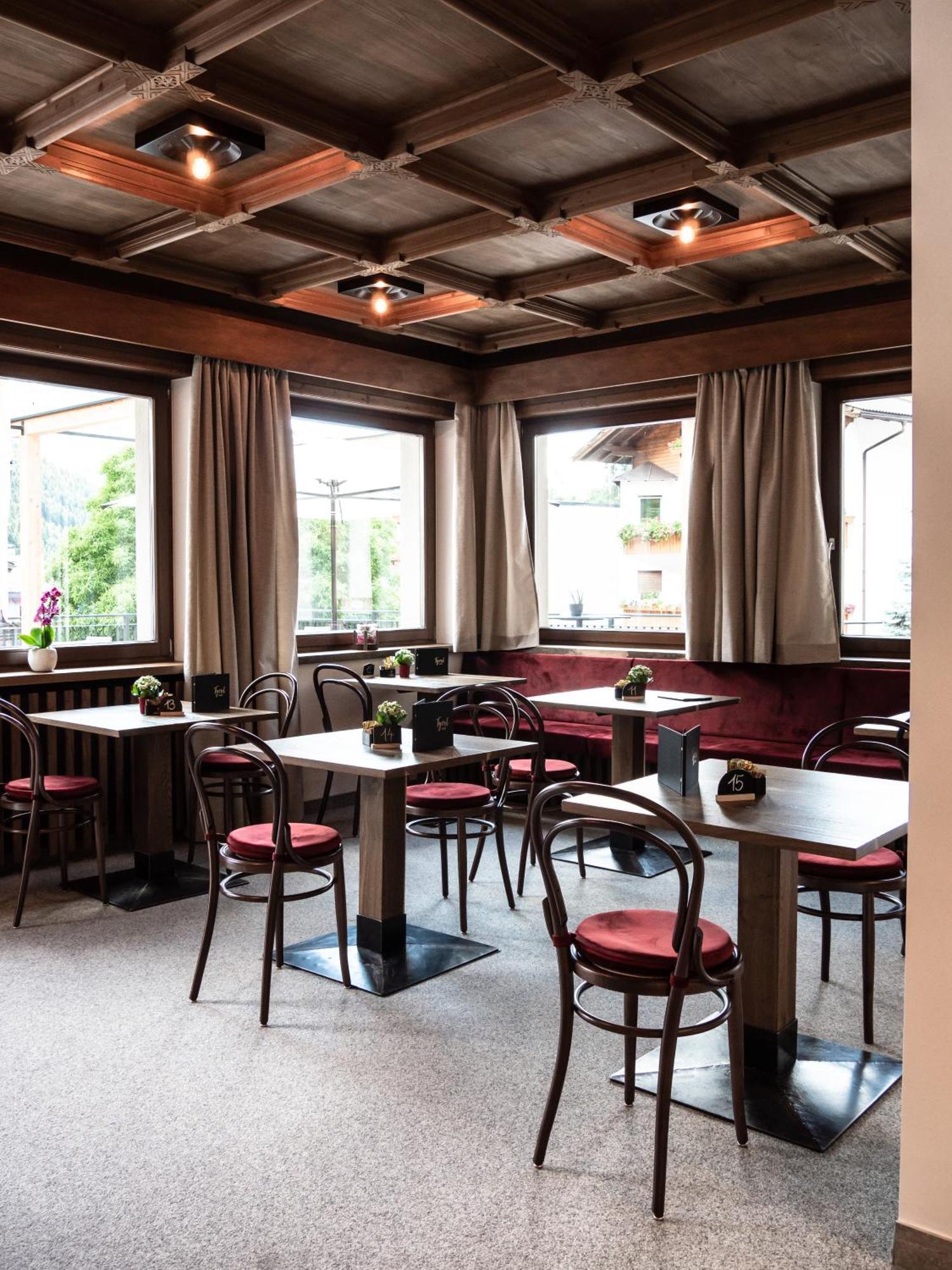 ノーヴァ・レヴァンテTyrol Living & Cafeアパートメント エクステリア 写真